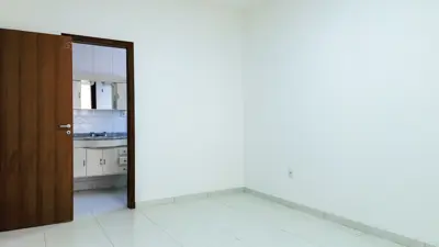 Casa - Sobrado com 4 quartos (sendo 4 suite(s)) a 100,00 metros praia.