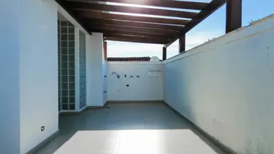 Casa - Sobrado com 4 quartos (sendo 4 suite(s)) a 100,00 metros praia.