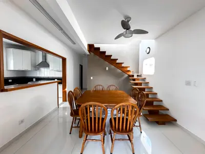 Casa - Sobrado com 4 quartos (sendo 4 suite(s)) a 100,00 metros praia.