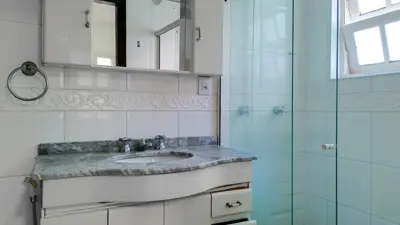 Casa - Sobrado com 4 quartos (sendo 4 suite(s)) a 100,00 metros praia.