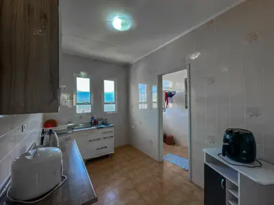 Apartamento - Amplo com 2 quartos (sendo 1 suite(s)) a 800,00 metros praia.