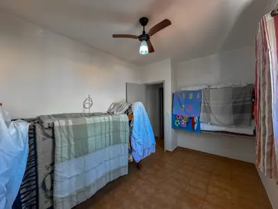 Apartamento - Amplo com 2 quartos (sendo 1 suite(s)) a 800,00 metros praia.