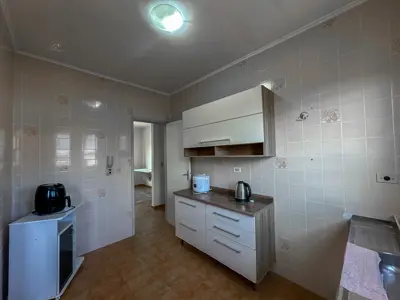 Apartamento - Amplo com 2 quartos (sendo 1 suite(s)) a 800,00 metros praia.