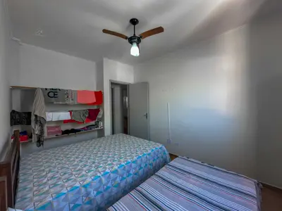 Apartamento - Amplo com 2 quartos (sendo 1 suite(s)) a 800,00 metros praia.