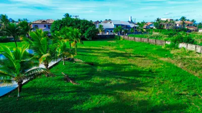 Terreno - Amplo com  quartos  a 300,00 metros praia.