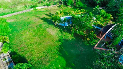 Terreno - Amplo com  quartos  a 300,00 metros praia.