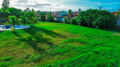 Terreno - Amplo com  quartos  a 300,00 metros praia.