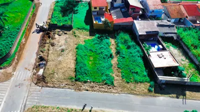 Terreno - Amplo com  quartos  a 950,00 metros praia.