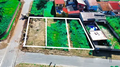 Terreno - Amplo com  quartos  a 950,00 metros praia.