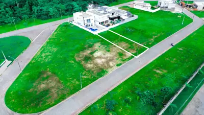 Terreno - Amplo com  quartos  a 3000,00 metros praia.