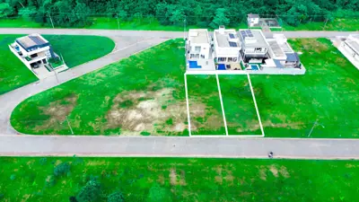 Terreno - Amplo com  quartos  a 3000,00 metros praia.