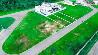 Terreno - Amplo com  quartos  a 3000,00 metros praia.