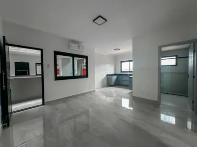Apartamento - Alto com 2 quartos  a 600,00 metros praia.