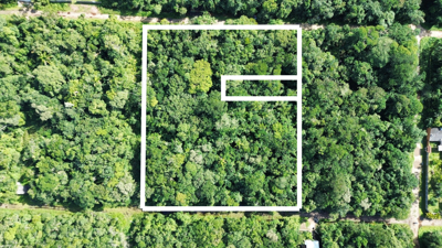 Terreno - Amplo com  quartos  a 700,00 metros praia.