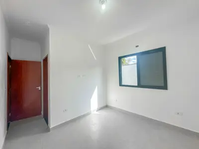 Casa - Térrea com 2 quartos (sendo 1 suite(s)) a 1200,00 metros praia.