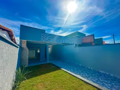Casa - Térrea com 2 quartos (sendo 1 suite(s)) a 1200,00 metros praia.