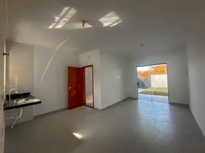 Casa - Térrea com 2 quartos (sendo 1 suite(s)) a 1200,00 metros praia.