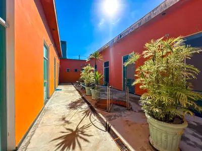 Kitnet - Ampla com 1 quartos (sendo 0 suite(s)) a 400,00 metros praia.