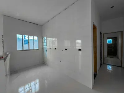 Casa - Sobreposta / baixo com 2 quartos (sendo 1 suite(s)) a 1500,00 metros praia.