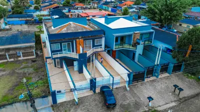 Casa - Sobreposta / baixo com 2 quartos (sendo 1 suite(s)) a 1500,00 metros praia.
