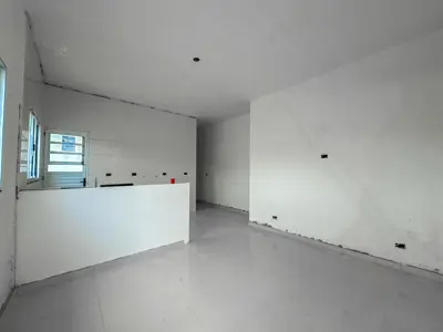 Casa - Sobreposta / baixo com 2 quartos (sendo 1 suite(s)) a 1500,00 metros praia.