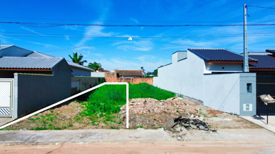 Terreno - Parte de lote com  quartos  a 1400,00 metros praia.