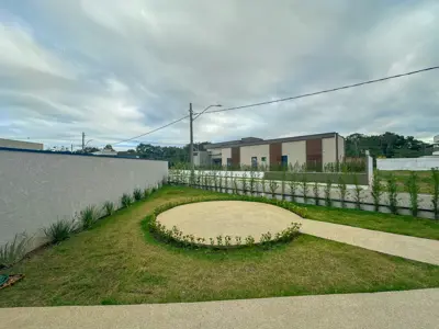 Casa - Sobrado Novo com 4 quartos (sendo 3 suite(s)) a 1,70 metros praia.