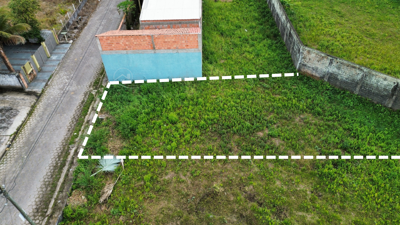 Terreno - Amplo com  quartos  a 950,00 metros praia.
