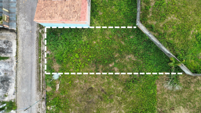 Terreno - Amplo com  quartos  a 950,00 metros praia.