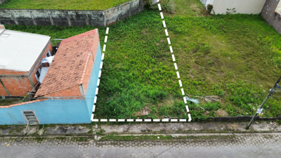 Terreno - Amplo com  quartos  a 950,00 metros praia.