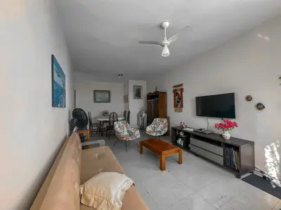 Apartamento - Alto com 3 quartos (sendo 1 suite(s)) a 10,00 metros praia.