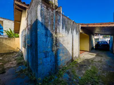 Terreno - Amplo com  quartos  a 1800,00 metros praia.