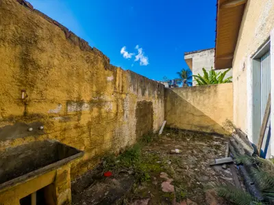 Terreno - Amplo com  quartos  a 1800,00 metros praia.