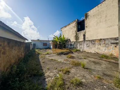 Terreno - Amplo com  quartos  a 1800,00 metros praia.