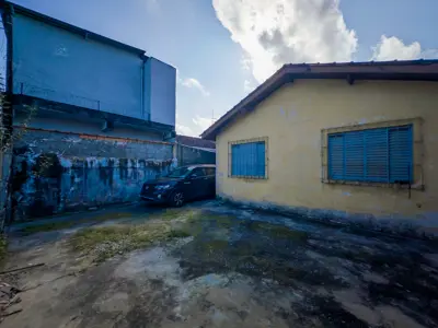 Terreno - Amplo com  quartos  a 1800,00 metros praia.