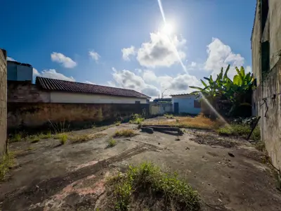 Terreno - Amplo com  quartos  a 1800,00 metros praia.