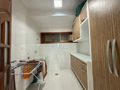 Apartamento - Amplo com 2 quartos (sendo 0 suite(s)) a 400,00 metros praia.