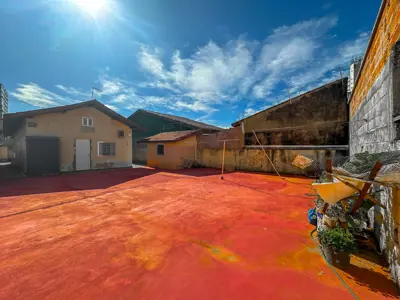 Casa - Térrea com 3 quartos (sendo 1 suite(s)) a 250,00 metros praia.