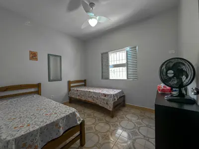 Casa - Térrea com 3 quartos (sendo 1 suite(s)) a 250,00 metros praia.
