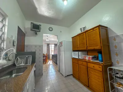 Casa - Térrea com 3 quartos (sendo 1 suite(s)) a 250,00 metros praia.