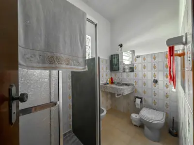 Casa - Térrea com 3 quartos (sendo 1 suite(s)) a 250,00 metros praia.