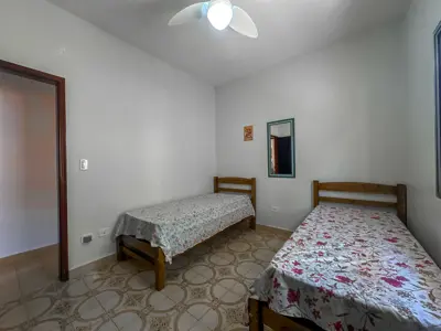Casa - Térrea com 3 quartos (sendo 1 suite(s)) a 250,00 metros praia.