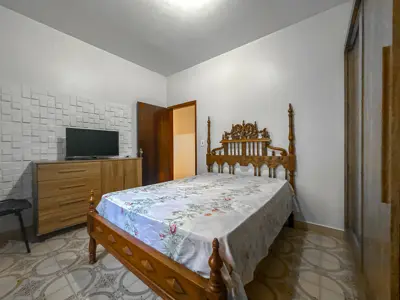Casa - Térrea com 3 quartos (sendo 1 suite(s)) a 250,00 metros praia.