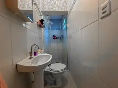 Casa - Térrea com Edícula com 3 quartos (sendo 3 suite(s)) a 400,00 metros praia.