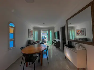 Casa - Térrea com Edícula com 3 quartos (sendo 3 suite(s)) a 400,00 metros praia.