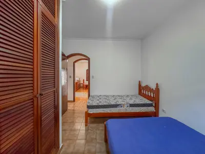 Casa - Térrea com piscina com 3 quartos (sendo 1 suite(s)) a 100,00 metros praia.