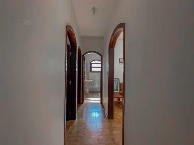 Casa - Térrea com piscina com 3 quartos (sendo 1 suite(s)) a 100,00 metros praia.