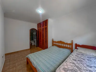 Casa - Térrea com piscina com 3 quartos (sendo 1 suite(s)) a 100,00 metros praia.