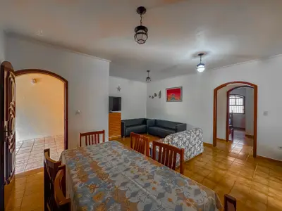 Casa - Térrea com piscina com 3 quartos (sendo 1 suite(s)) a 100,00 metros praia.