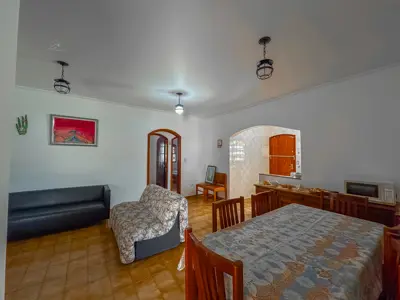 Casa - Térrea com piscina com 3 quartos (sendo 1 suite(s)) a 100,00 metros praia.